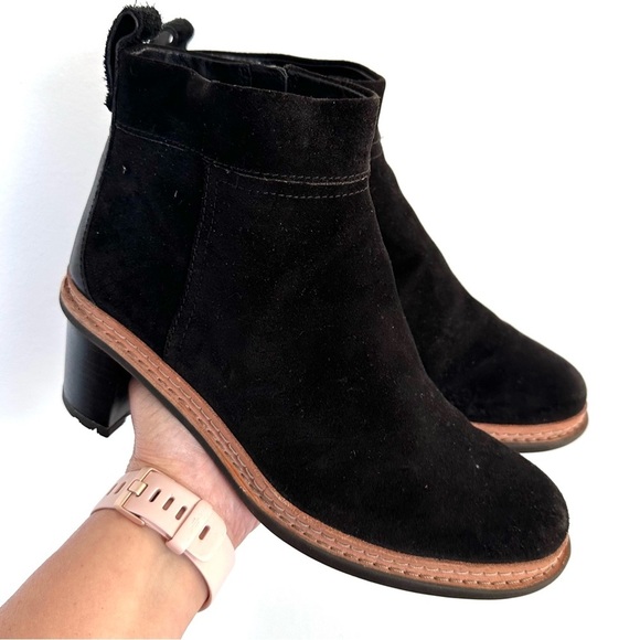 Clarks Trace Shine Black Suede Ankle comfort  Boots size 7 - Picture 1 of 10